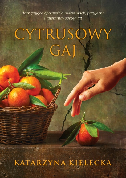 CYTRUSOWY GAJ LIFESTYLE, Książka - „Cytrusowy gaj” pióra Katarzyny Kieleckiej, który ukaże się 7 lipca nakładem Wydawnictwa Szara Godzina, to opowieść o różnych odcieniach przyjaźni i miłości, o rozczarowaniu i nadziei, a także o tym jak wiele sekretów, wyzwań i niespodzianek niesie ze sobą życie.